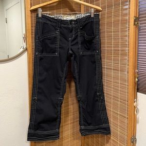 Aventura lowrise cargo capris
